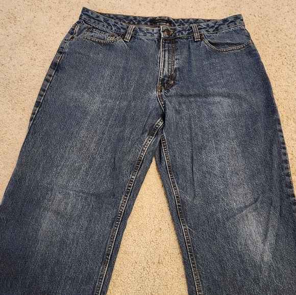 Van Heusen baggy jeans - size 36 waist by 32 length - Picture 2 of 9